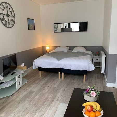 Studio Juno Beach Apartment Bayeux Bagian luar foto