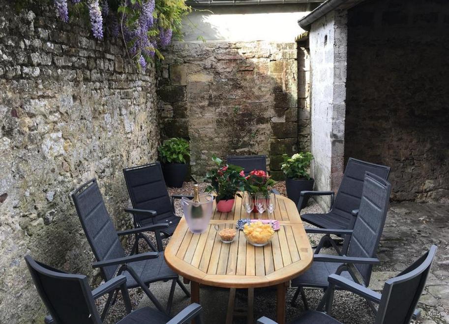 Studio Juno Beach Apartment Bayeux Bagian luar foto